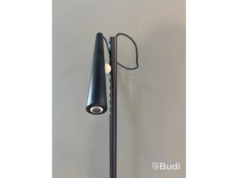 Golvlampa Magneto Floor lamp Ord. pris inkl. moms: ca 6825