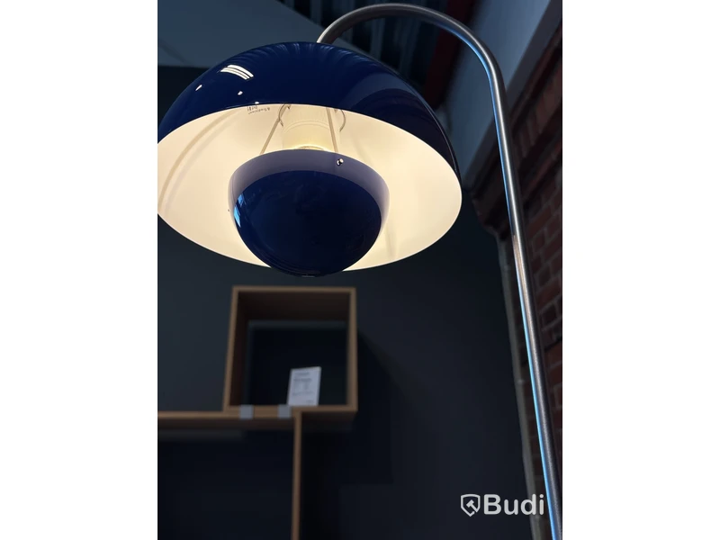 Golvlampa &tradition VP12. Ord. pris inkl. moms: ca 5000 kr
