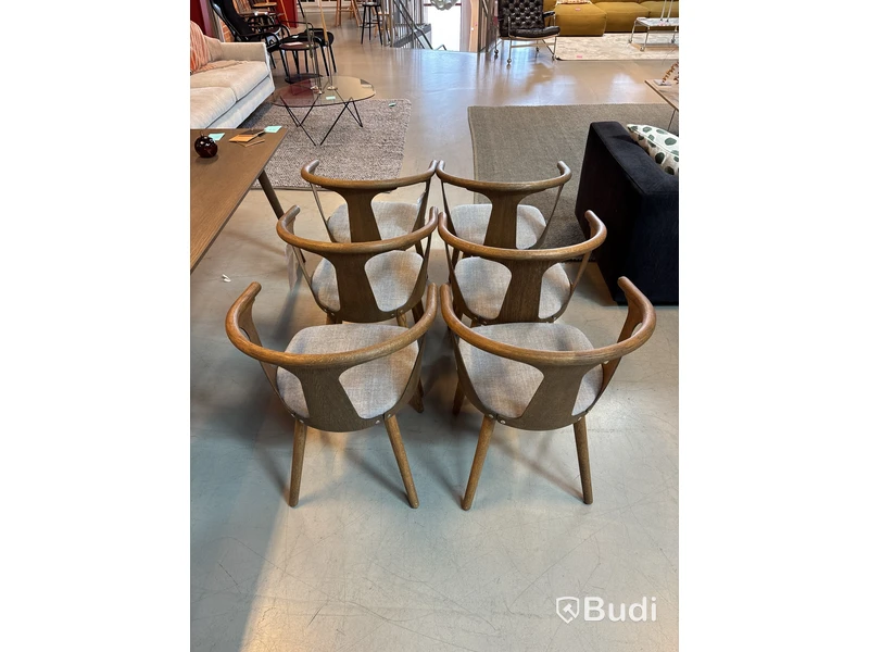 6 st. stolar & Tradition In Between. Ord. pris inkl. moms: ca 6860 kr