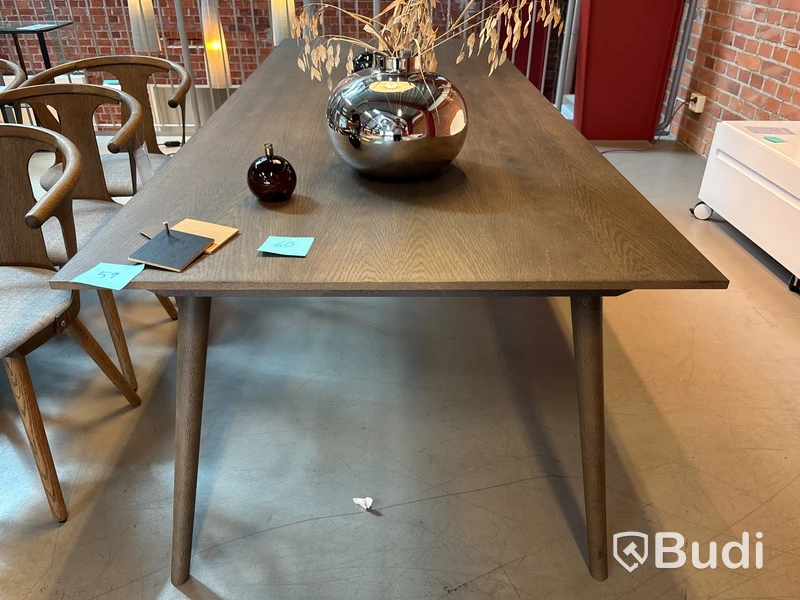 Matbord &Tradition In Between. Ord. pris inkl. moms: ca 22 380 kr