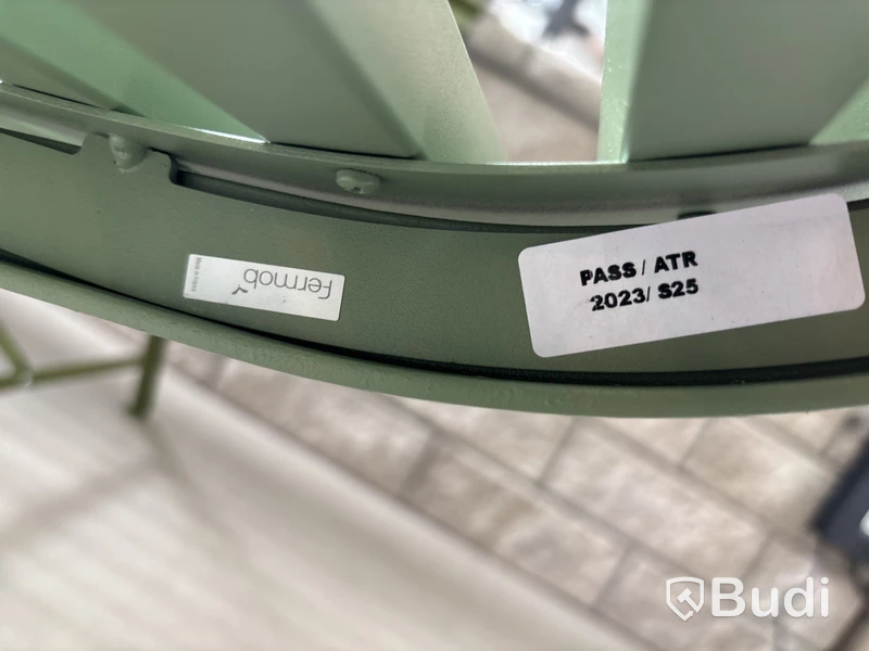 Bänk i metall, Fermob Ord. pris inkl. moms: ca 6000 kr
