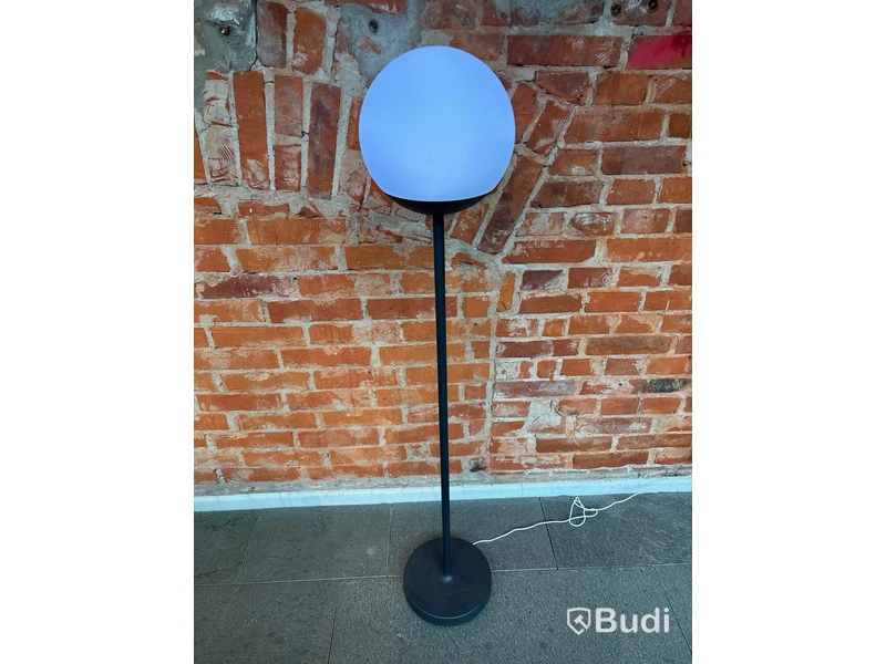 Golvlampa Fermob Moon H134 Ord. pris inkl. moms: ca 5200 kr