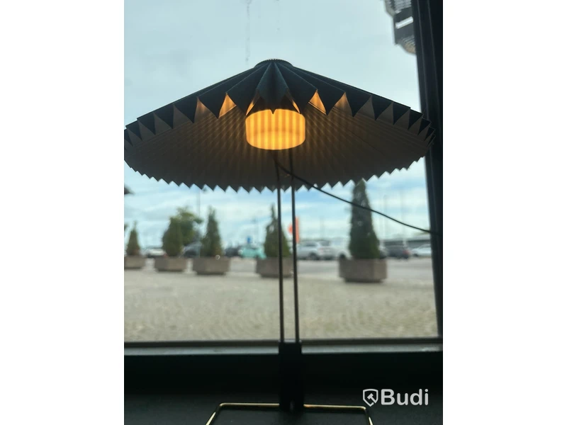 Bordslampa HAY.  Ord. pris inkl. moms ca: 3199 kr