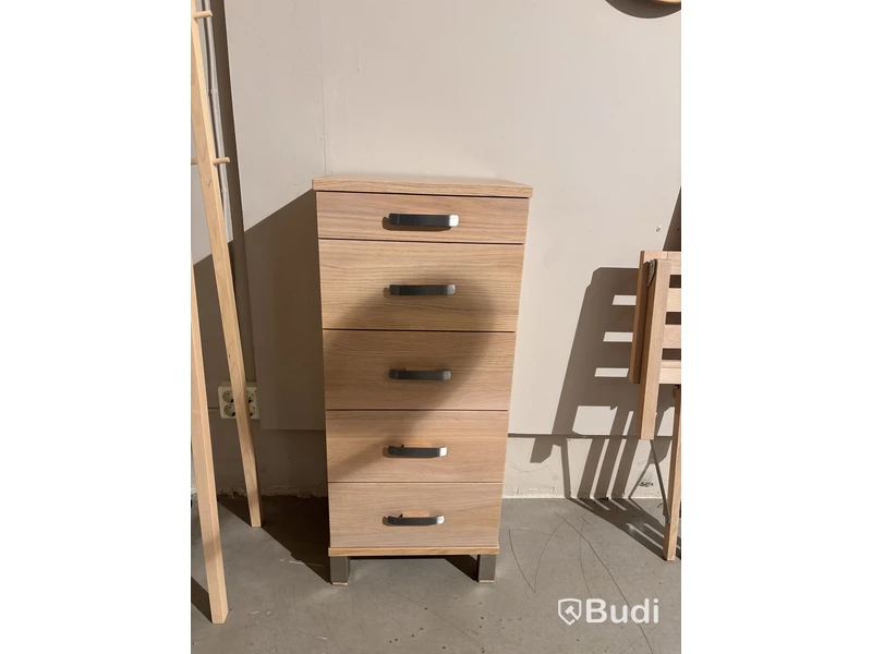 Byrå Oscarssons Nadja. Ord. pris inkl. moms: ca 9075 kr