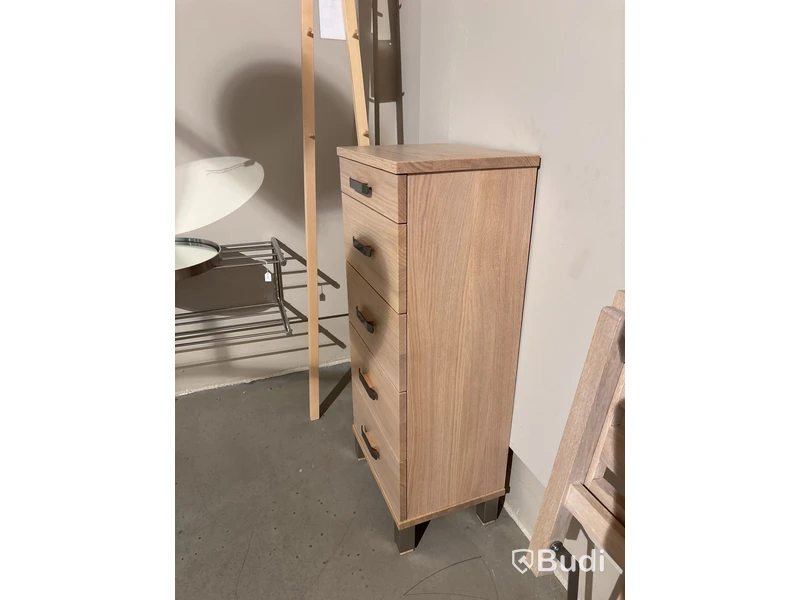 Byrå Oscarssons Nadja. Ord. pris inkl. moms: ca 9075 kr
