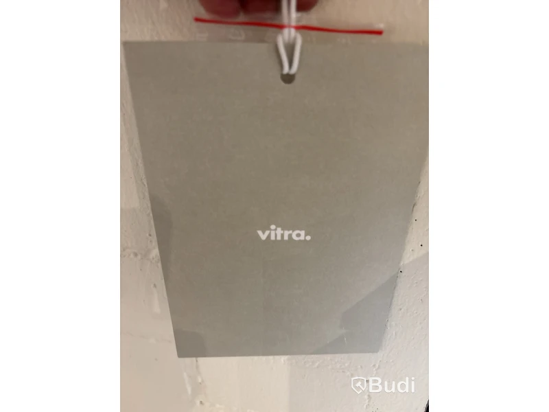 Krokar Vitra, flerfärgad. Ord. pris inkl. moms: ca 3350 kr