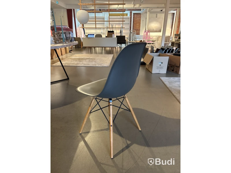 Stol Eames. Ord. pris inkl. moms: ca 5000 kr