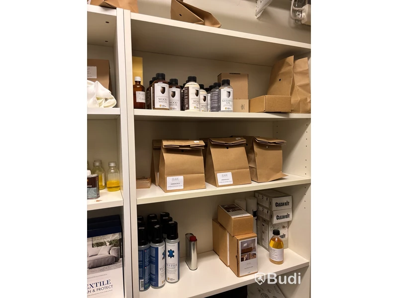 Parti med diverse möbelvård