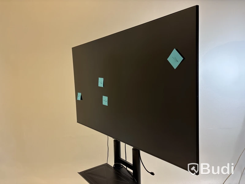 TV-skärm Samsung, QE65T, 65 tum 4K inkl. TV-ställ på hjul och konferenskamera