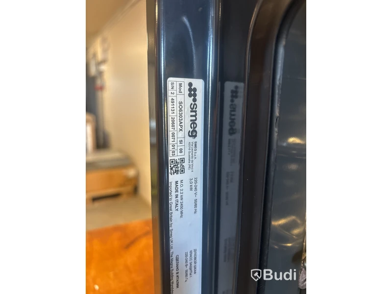 Inbyggnadsugn med mikro Smeg SO6303APX