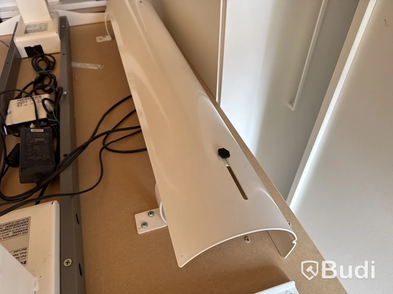 2 st EFG elektriska skrivbord