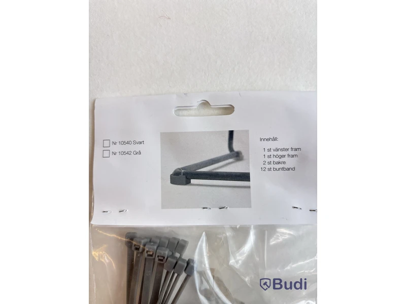 Parti med golvskydd Grythyttan Stalmöbler. Ord. pris inkl. moms: ca 910 kr.