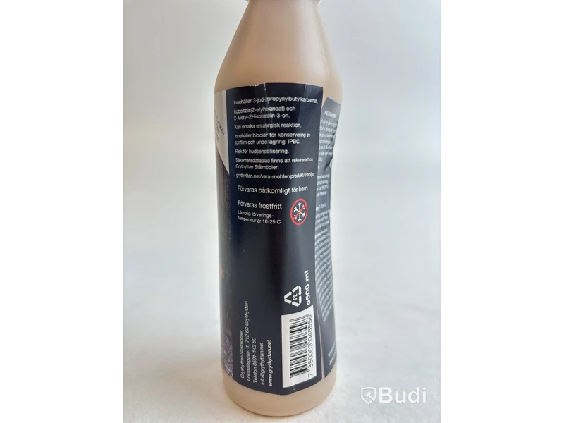 Parti med Trätvätt/Träolja Grythyttan Stålmöbler. Ord. pris inkl. moms: ca 2970 kr.