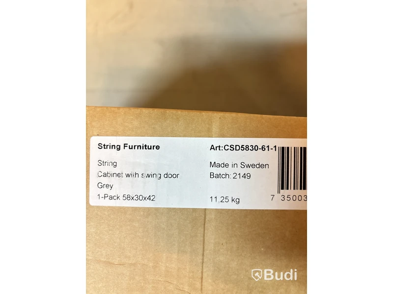 Skåp med svängdörr Sting. Ord. pris inkl. moms: ca 3299 kr.