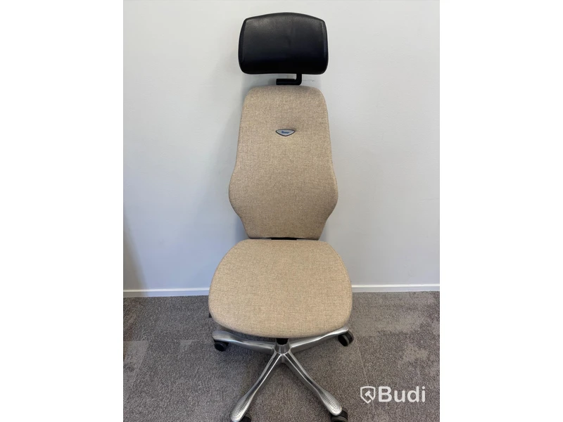 8 st. Kinnarps arbetsstol plus, beige, med polerat aluminumkryss
