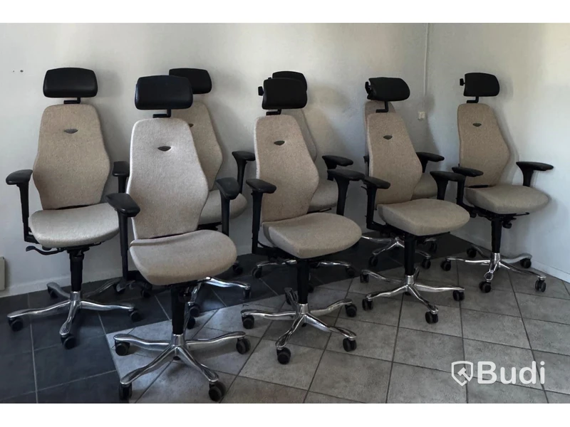 8 st. Kinnarps arbetsstol plus, beige, med polerat aluminumkryss