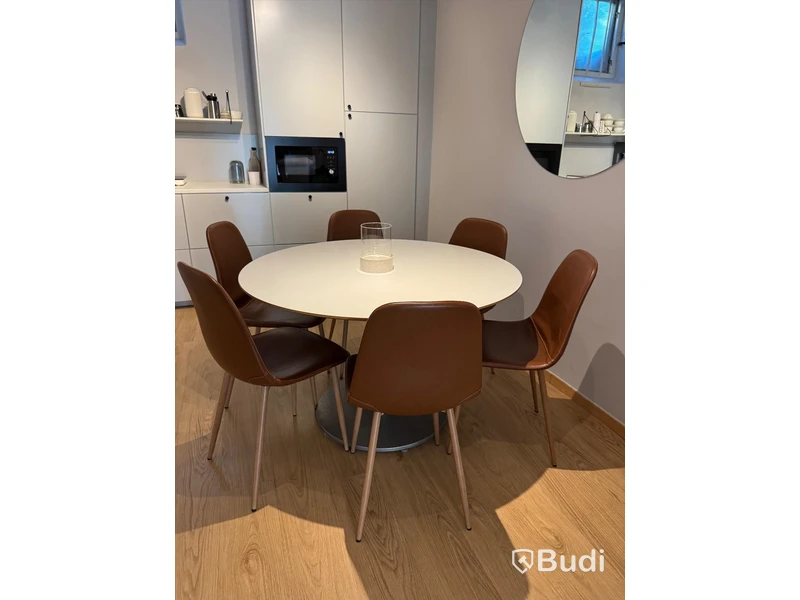 1 st rund bord IKEA med fot 120 cm diametern