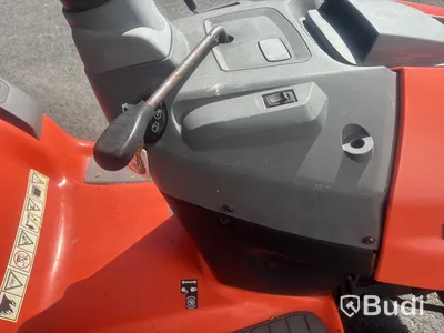 Trädgårdstraktor Husqvarna LT151 med snöblad och kärra.