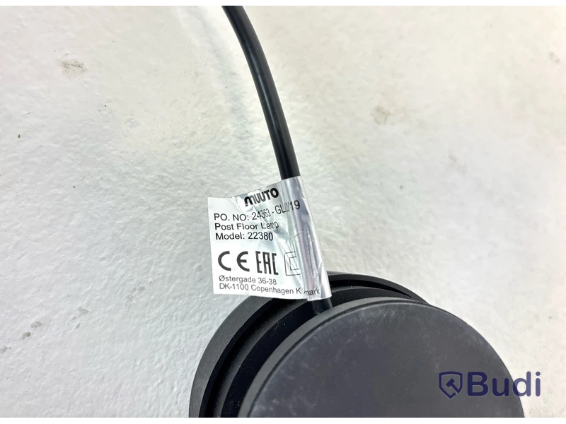 Golvlampa Muuto, Post. Ord. pris inkl. moms: ca 6995 kr