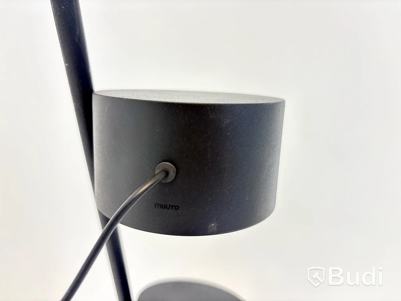 Golvlampa Muuto, Post. Ord. pris inkl. moms: ca 6995 kr