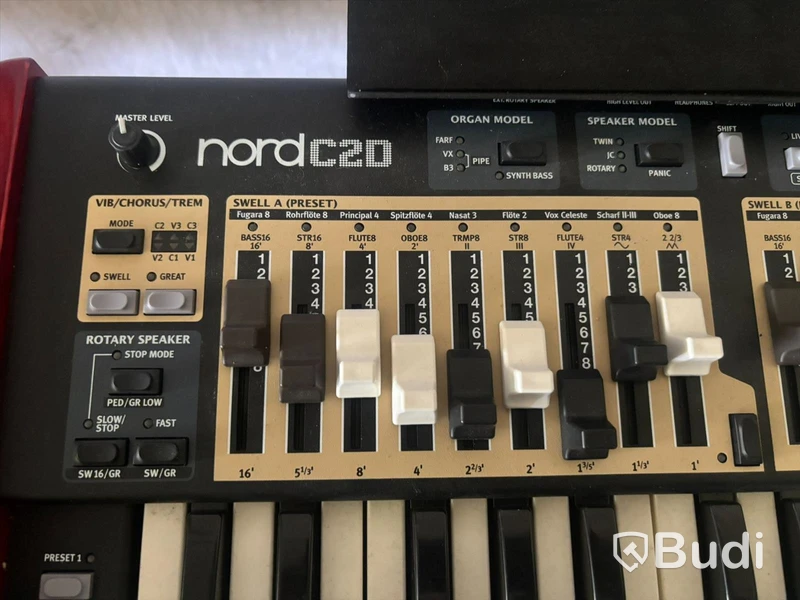Orgel Nord C2D och Pedal Keys 27 och transportväska