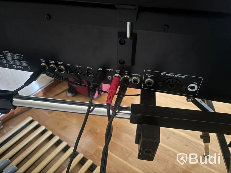Orgel Nord C2D och Pedal Keys 27 och transportväska