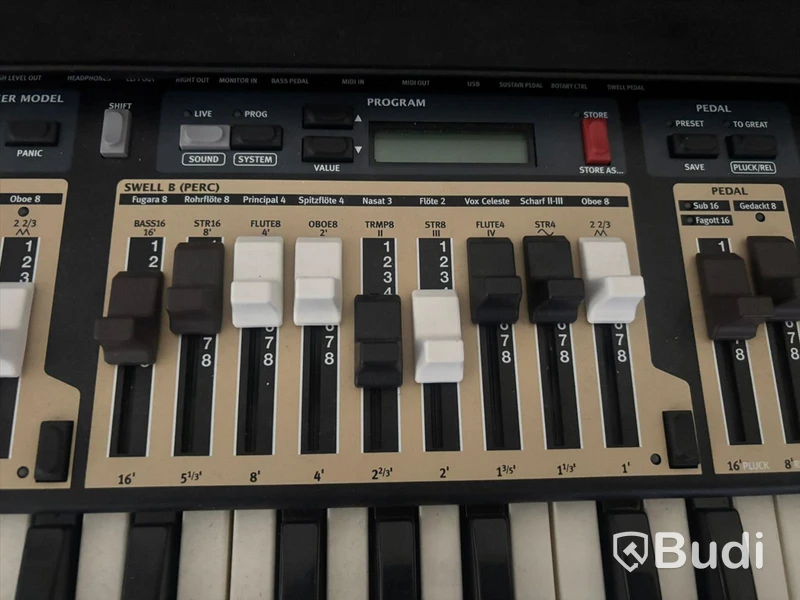 Orgel Nord C2D och Pedal Keys 27 och transportväska