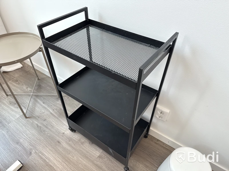 Skönhetssalong med mycket utrustning