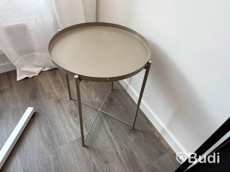 Skönhetssalong med mycket utrustning