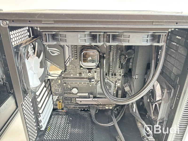 2 st. Stationära gamingdatorer - reparationsobjekt