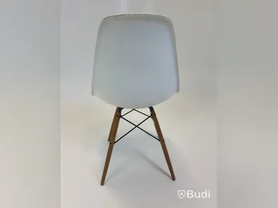 Stol Ray & Charles Eames. Ord. pris inkl. moms: ca 4460 kr