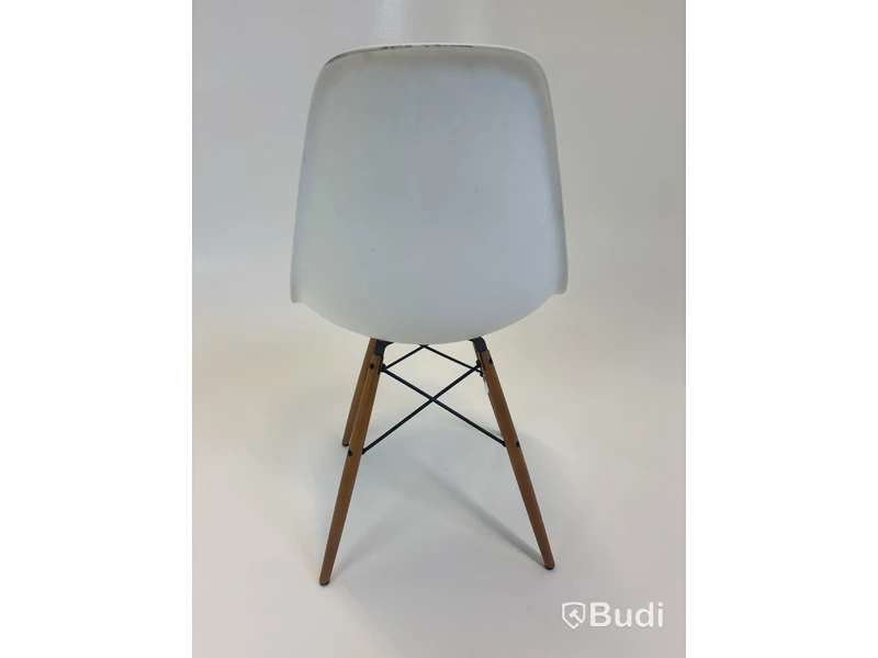 Stol Ray & Charles Eames. Ord. pris inkl. moms: ca 4460 kr