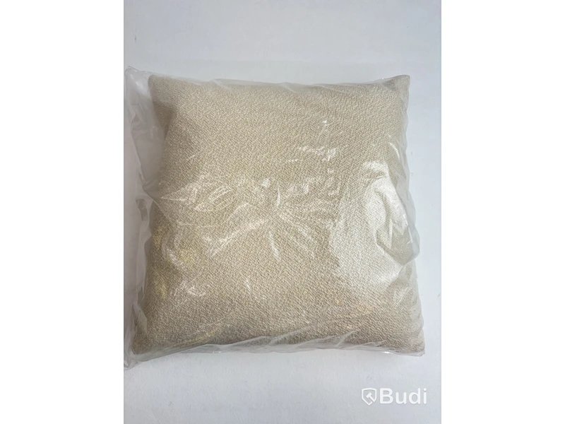 Soffkudde Hay Kräm. Ord. pris inkl. moms: ca 1349 kr.