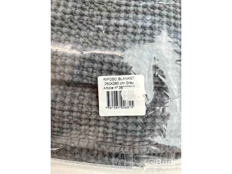 Sängöverkast  Mille Notti Riposo grå. Ord. pris inkl. moms: ca 2595 kr.