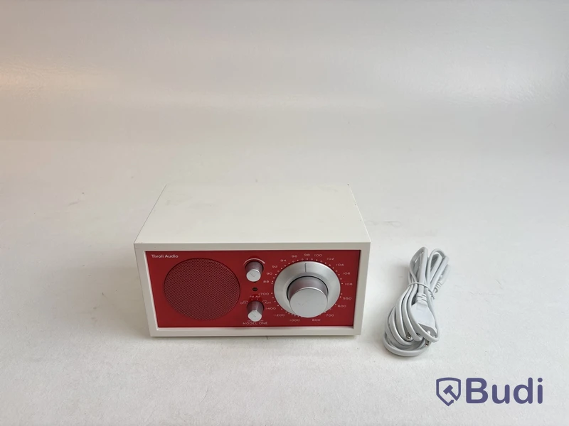 Radio Tivoli Audio Model One. Ord. pris inkl. moms: ca 2390 kr.