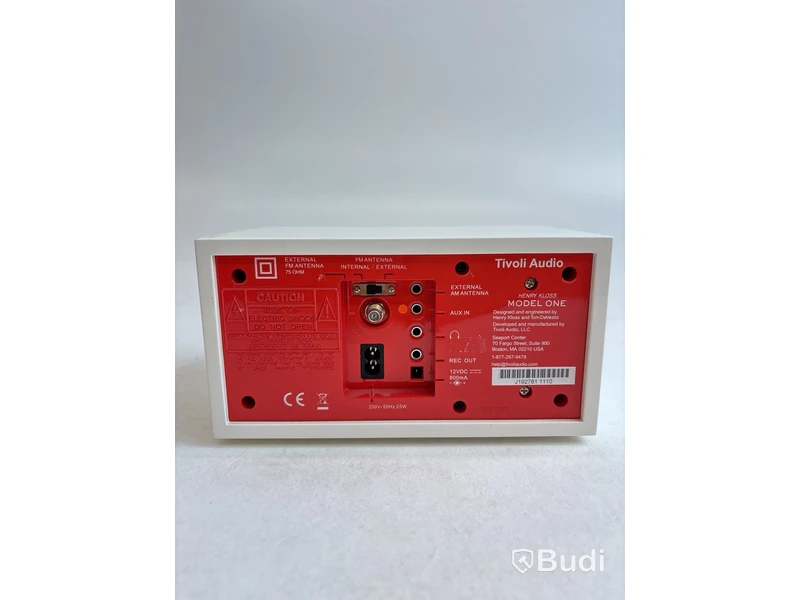 Radio Tivoli Audio Model One. Ord. pris inkl. moms: ca 2390 kr.