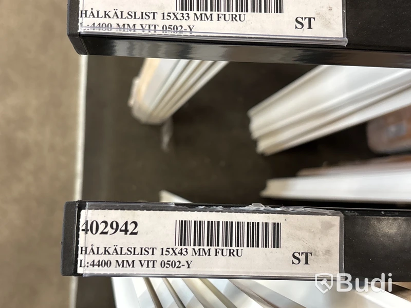 35 st. Hålkälslist Furu 15X43MM Vit L: 4400 mm, 402942
