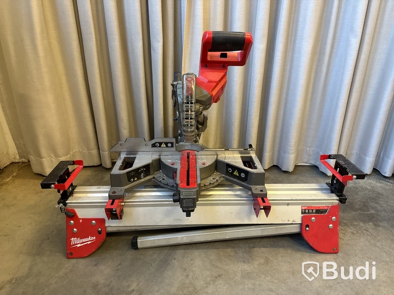 Batteridriven kap- & gersåg Milwaukee M18 FMS190 med bänk MSL 2000