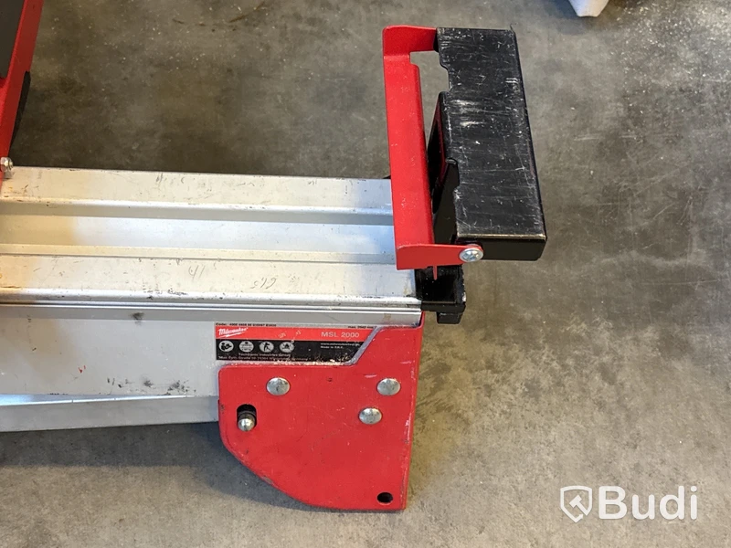 Batteridriven kap- & gersåg Milwaukee M18 FMS190 med bänk MSL 2000