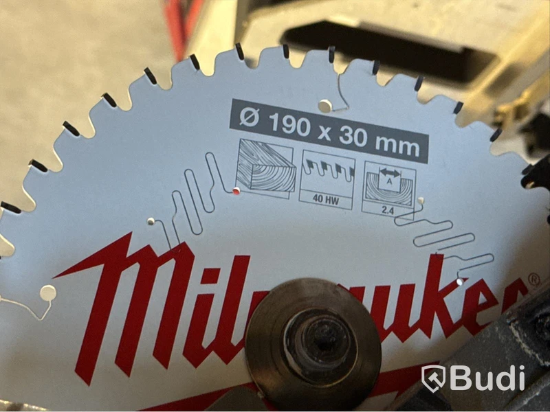 Batteridriven kap- & gersåg Milwaukee M18 FMS190 med bänk MSL 2000