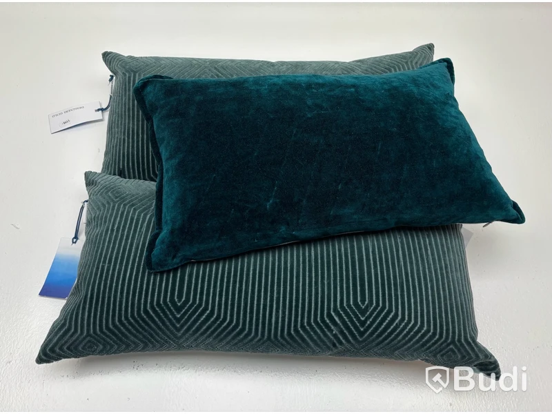3 st. Soffkuddar Designers Guild, Totalt ord. pris inkl. moms: ca 2500 kr
