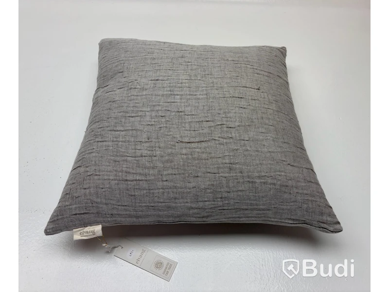 2 st. Soffkuddar Elvang och Vipp, Totalt ord. pris inkl. moms: ca 1600 kr