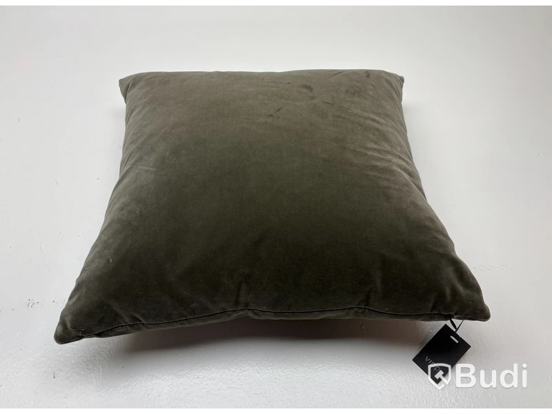 2 st. Soffkuddar Elvang och Vipp, Totalt ord. pris inkl. moms: ca 1600 kr
