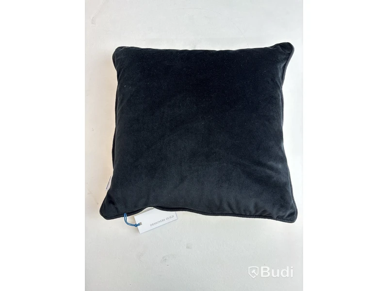 2 st. Soffkuddar. Ord. pris inkl. moms: ca 1995 kr.
