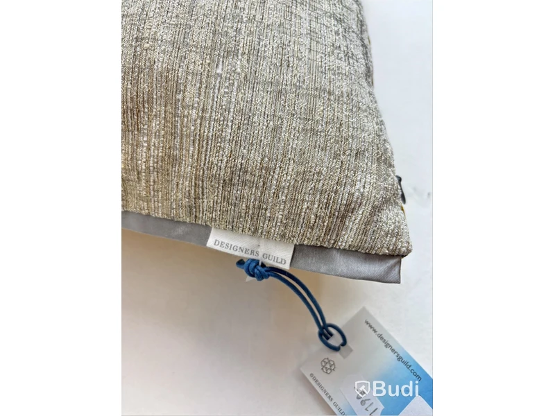2 st. Soffkuddar Designers Guild Ord. pris inkl. moms: ca 2380 kr.