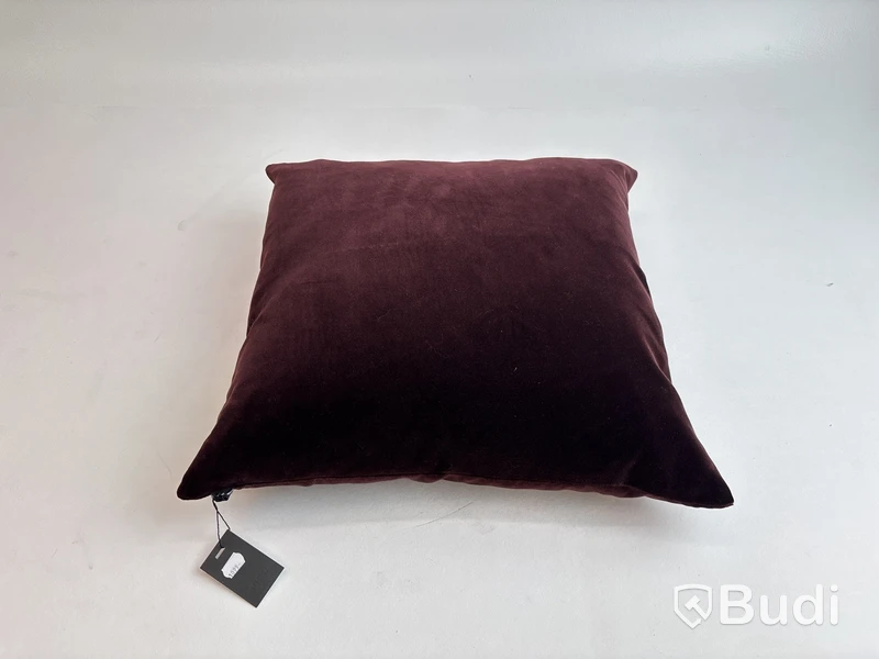 Soffkudde Vipp, burgundy. Ord. pris inkl. moms: ca 1099 kr.