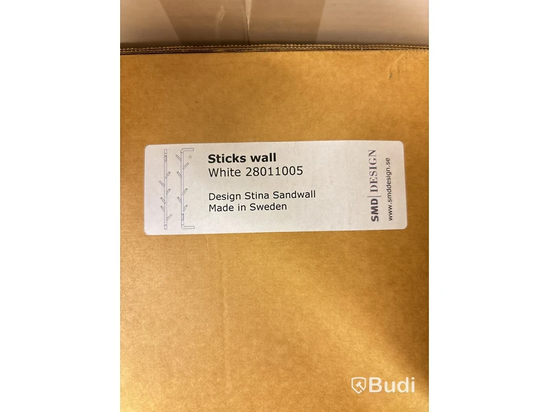 Väggklädhängare SMD Sticks wall vit. Ord. pris inkl. moms: ca 2600 kr.