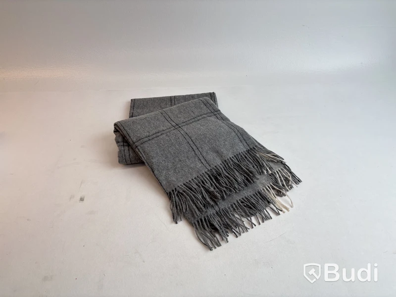 Filt Elvang grå Alpacka/ull. Ord. pris inkl. moms: ca 1549 kr.