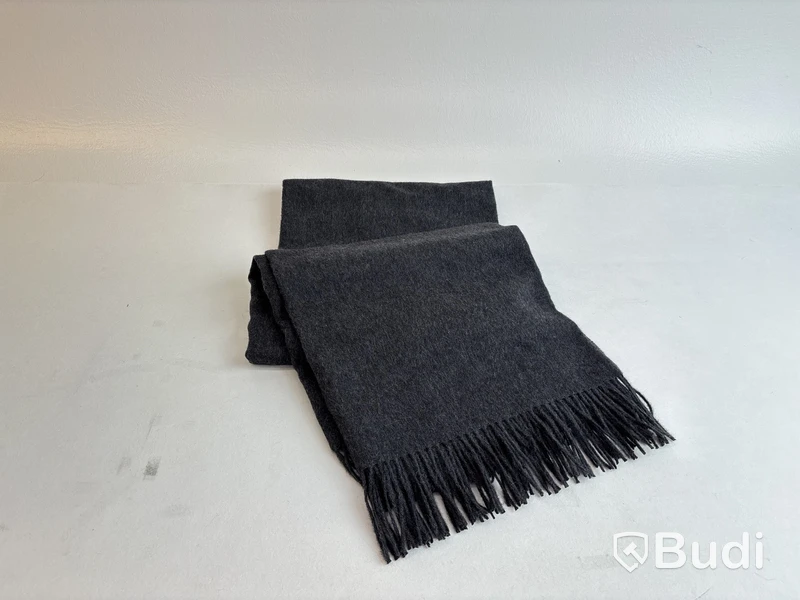 Filt Elvang mörk grå alpacka/ull. Ord. pris inkl. moms: ca 1549 kr.