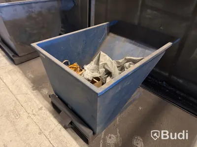 5 st avfallscontainrar